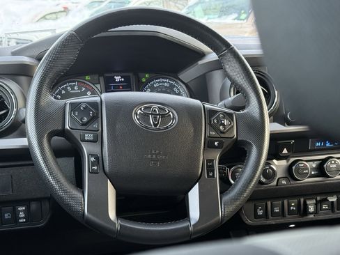 Used 2021 Toyota Tacoma TRD Sport image 16