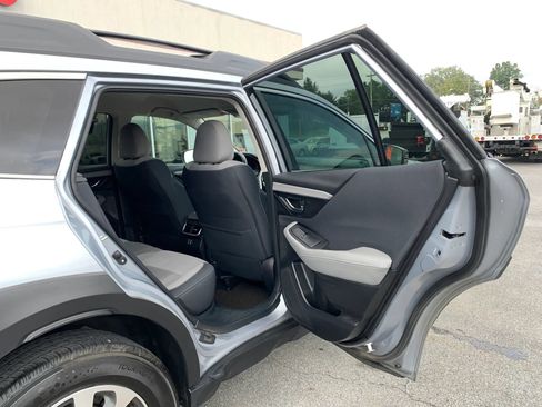 Used 2023 Subaru Outback Premium AWD/4WD image 27