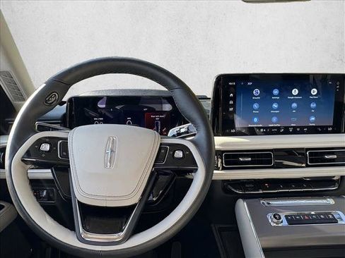 Used 2025 Lincoln Aviator AWD image 17