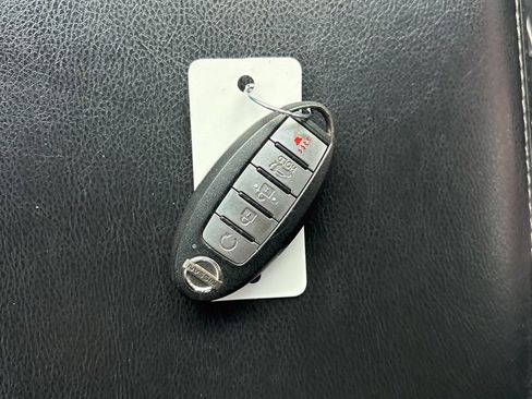 Used 2019 Nissan Pathfinder SL image 25