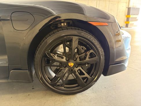 Certified 2023 Porsche Taycan Cross Turismo AWD/4WD image 19