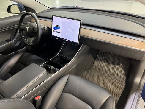 Used 2019 Tesla Model 3 Standard Range image 16
