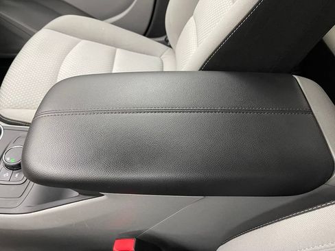 Used 2024 GMC Terrain SLE FWD image 25
