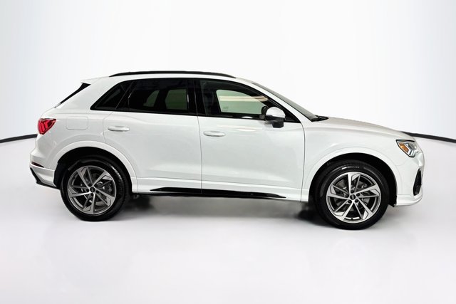 Used 2025 Audi Q3 2.0T Premium w/ Convenience Plus Package AWD/4WD image 4
