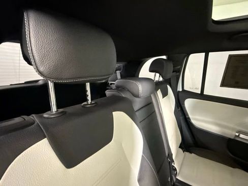 Used 2022 Mercedes-Benz GLB 250 image 25