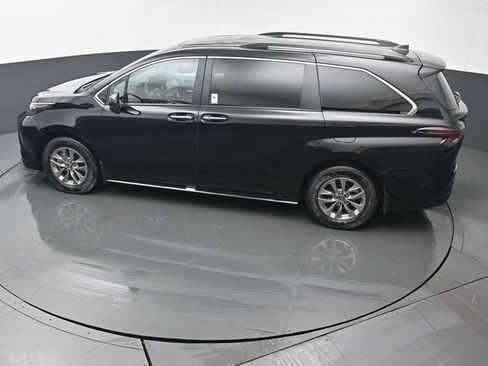 Used 2026 Toyota Sienna XLE AWD/4WD image 42