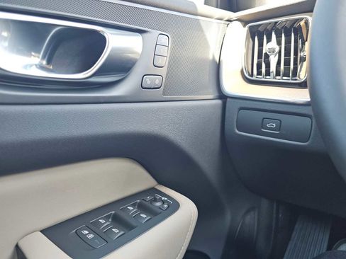 New 2026 Volvo XC60 B5 Plus w/ Protection Package Premier image 24