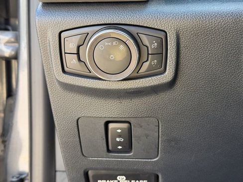 Used 2022 Ford F250 Lariat w/ Black Appearance Package AWD/4WD image 9