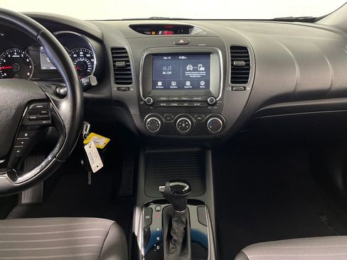 Used 2017 Kia Forte S image 16
