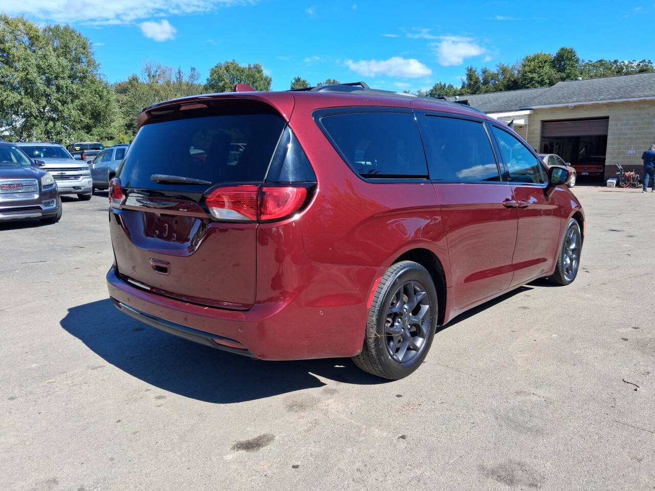 Used 2020 Chrysler Pacifica Touring-L Plus w/ Advanced Safetytec Group FWD image 7