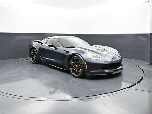 Used 2019 Chevrolet Corvette Z06 RWD image 3