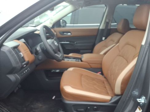 New 2026 Nissan Pathfinder Platinum image 26