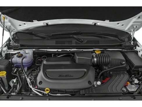 Used 2024 Chrysler Pacifica Touring-L FWD image 8