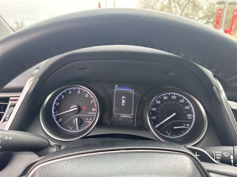 Used 2024 Toyota Camry SE image 21