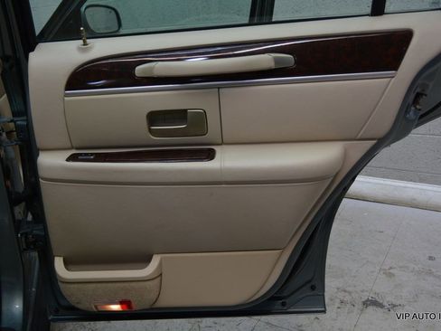 Used 2006 Lincoln Town Car Signature image 10