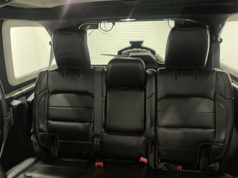 Used 2018 Jeep Wrangler Unlimited Sahara image 11