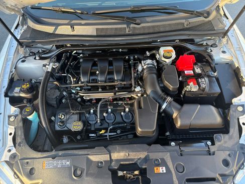 Used 2017 Ford Taurus SE image 16