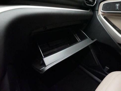 Used 2023 Ford Explorer XLT w/ Equipment Group 202A image 31