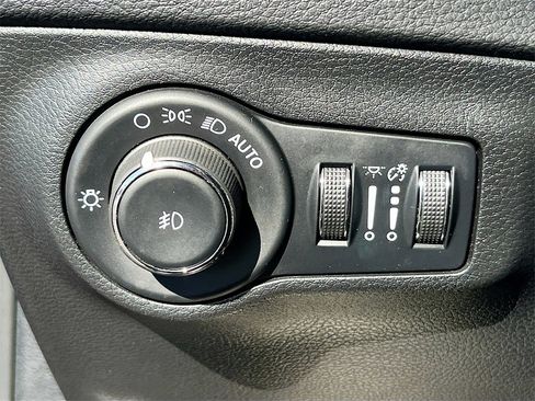 Used 2021 Jeep Compass 80th Special Edition w/ Sun and Sound Group image 10