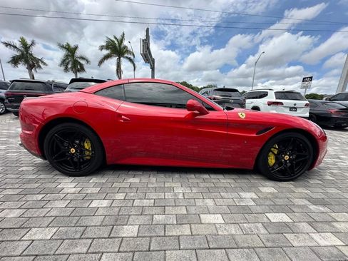 Used 2015 Ferrari California T RWD image 11