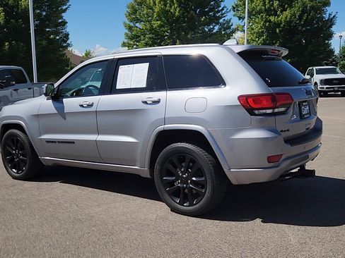 Used 2019 Jeep Grand Cherokee Altitude AWD/4WD image 18