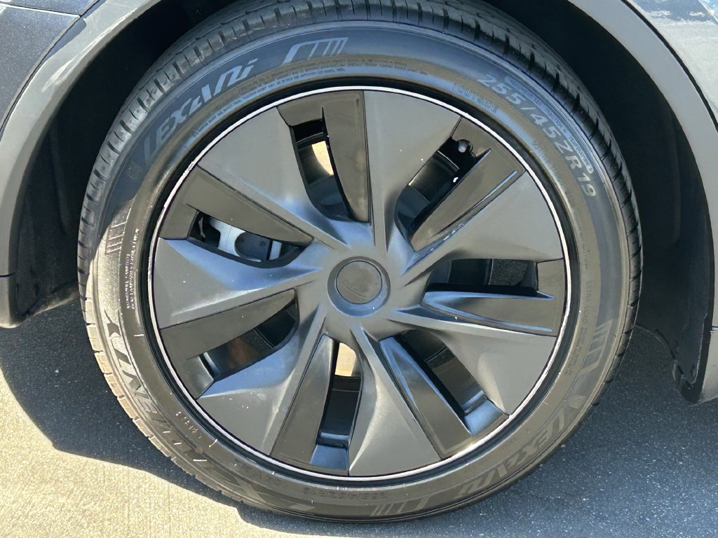 Used 2025 Tesla Model Y Long Range RWD image 7