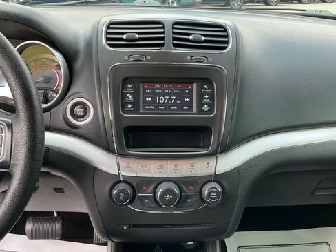 Used 2020 Dodge Journey SE FWD image 19