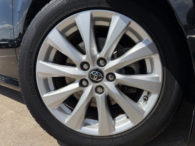 Used 2019 Toyota Camry LE FWD image 9