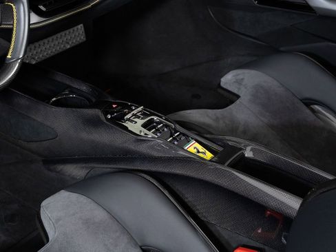 Used 2022 Ferrari SF90 Spider image 39