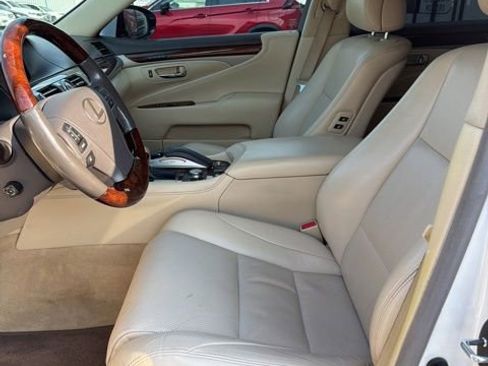 Used 2017 Lexus LS 460 w/ Comfort Package RWD image 4