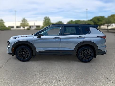 New 2025 Mitsubishi Outlander Trail Edition image 4