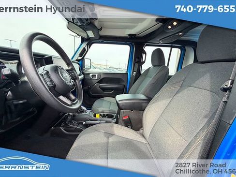 Used 2024 Jeep Gladiator Sport AWD/4WD image 19