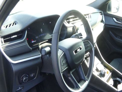 Used 2023 Jeep Grand Cherokee L Laredo image 20