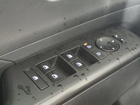 Used 2024 Hyundai Kona SE FWD image 29