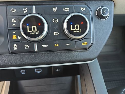 Used 2023 Land Rover Defender 130 X-Dynamic SE image 25