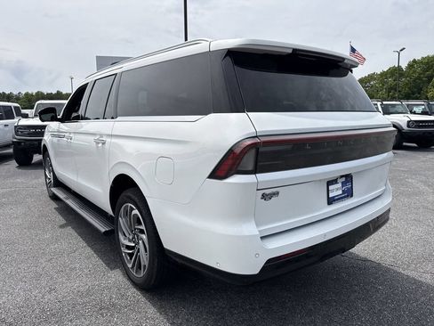 Used 2025 Lincoln Navigator L Reserve AWD/4WD image 5