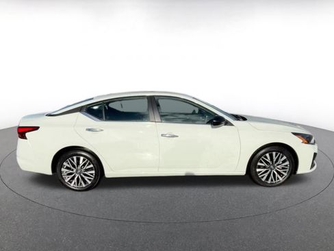 Used 2025 Nissan Altima 2.5 SV image 16