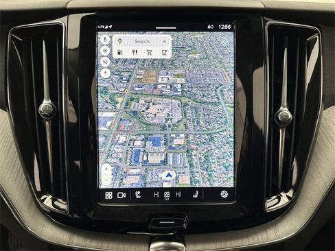 Certified 2025 Volvo XC60 B5 Plus image 18