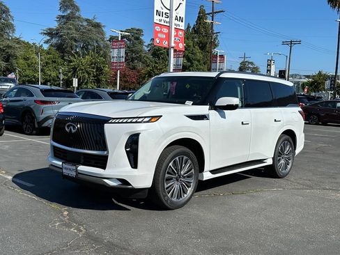 New 2027 INFINITI QX80 Luxe RWD image 2