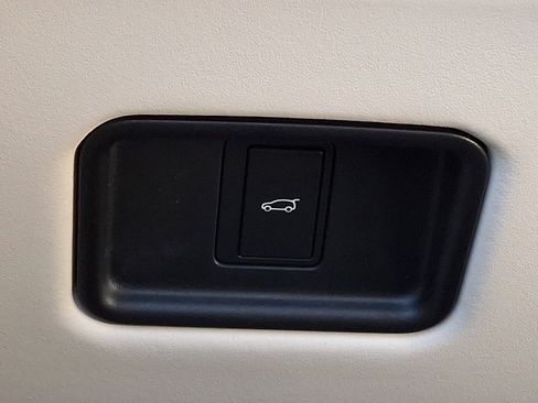 New 2026 Land Rover Range Rover SE image 22