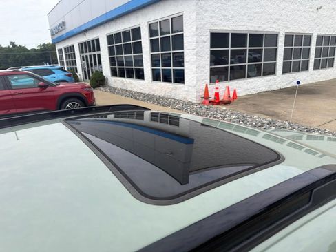 Used 2024 Chevrolet Trax RS w/ Sunroof Package FWD image 6