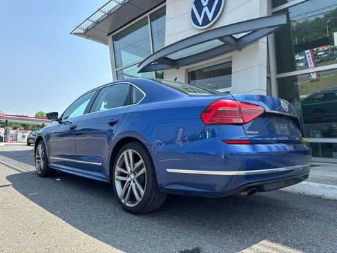 Used 2016 Volkswagen Passat 1.8T R-Line w/ R-Line Lighting Package FWD image 7