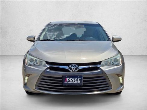 Used 2015 Toyota Camry XLE FWD image 2
