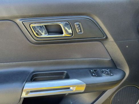 Used 2017 Ford Mustang GT w/ Black Accent Package RWD image 17