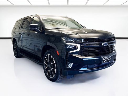 Used 2024 Chevrolet Suburban RST image 3