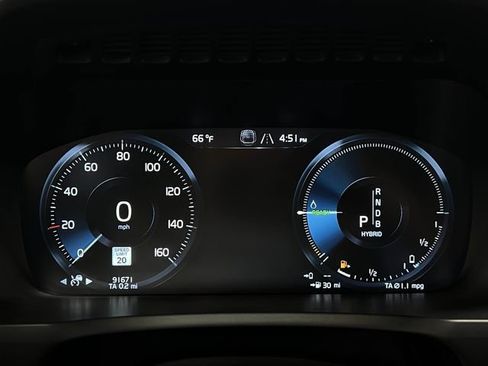 Used 2018 Volvo XC90 T8 Momentum w/ Convenience Package image 24