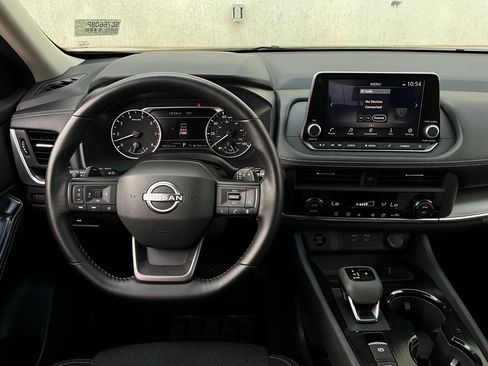 Used 2025 Nissan Rogue SV image 14