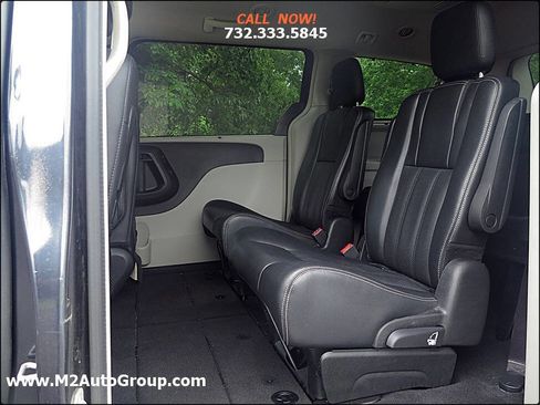 Used 2014 Chrysler Town & Country Touring-L w/ Driver Convenience Group image 14