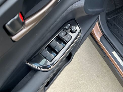 New 2025 Toyota Crown Signia image 12