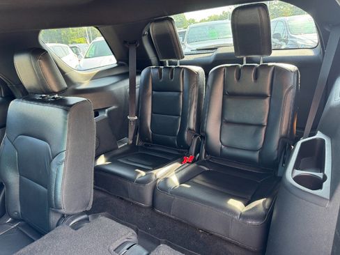 Used 2017 Ford Explorer XLT w/ Equipment Group 202A FWD image 17